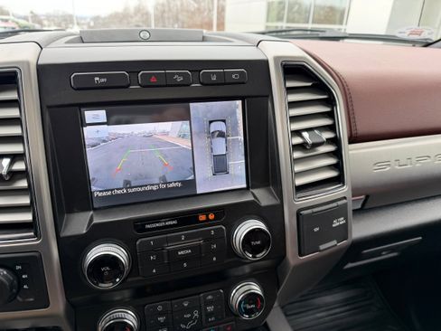 Certified 2021 Ford F250 Platinum w/ FX4 Off-Road Package image 18