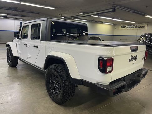 Used 2022 Jeep Gladiator Sport AWD/4WD image 5
