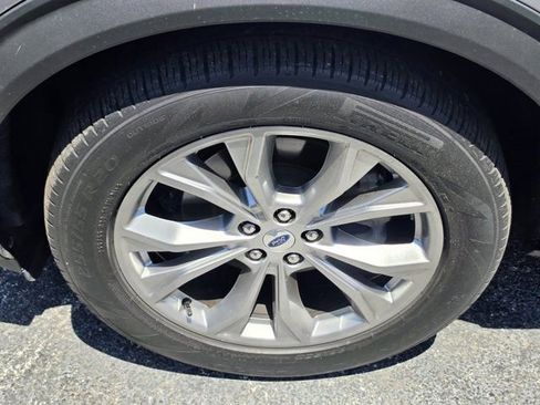 Used 2023 Ford Explorer XLT w/ Equipment Group 202A RWD image 8