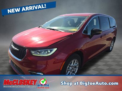 Used 2025 Chrysler Pacifica Select