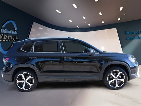 Certified 2025 Volkswagen Taos SEL image 4