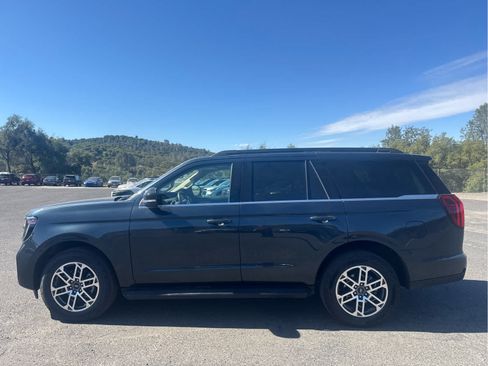 Certified 2025 Ford Expedition Active AWD/4WD image 8