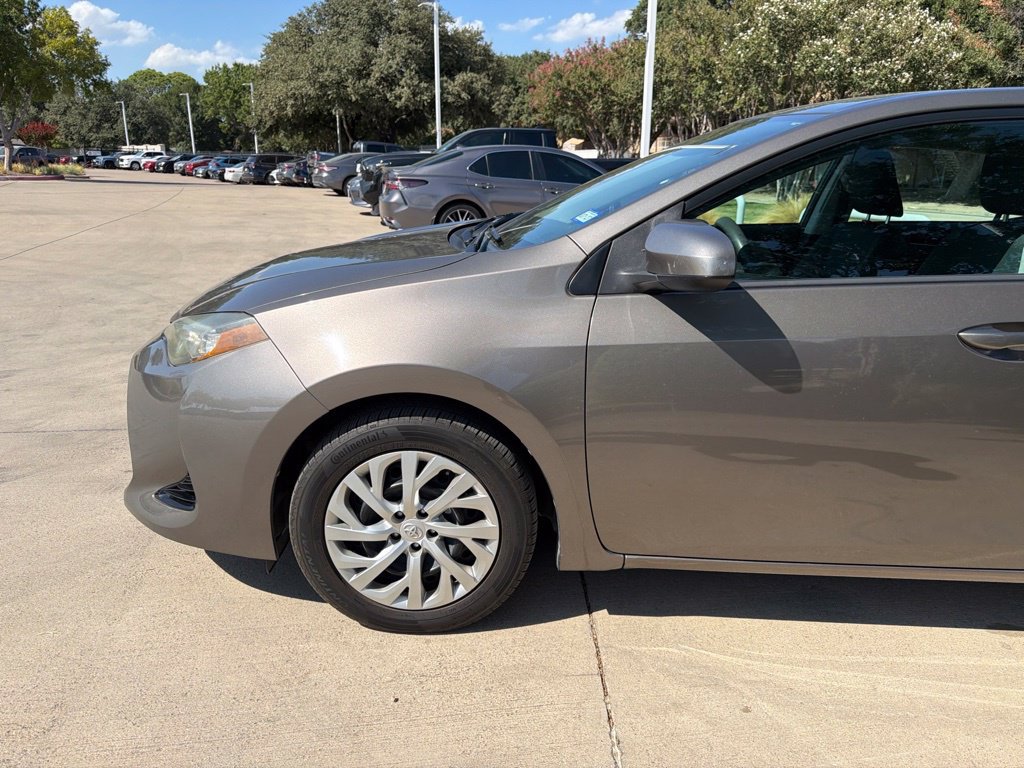Used 2019 Toyota Corolla LE FWD image 2
