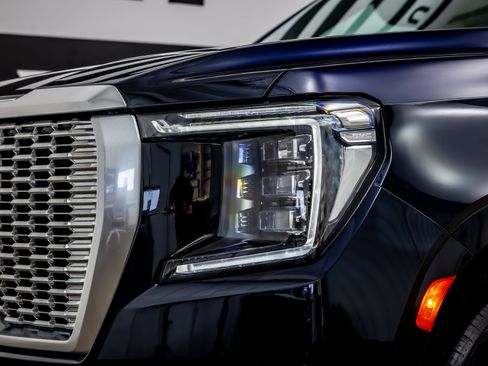 Used 2023 GMC Yukon XL Denali w/ Advanced Technology Package AWD/4WD image 15