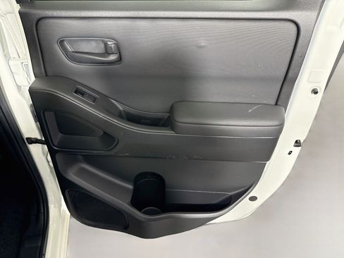 Used 2024 Nissan Frontier S RWD image 28