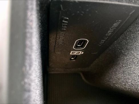 New 2026 Volvo XC60 B5 Ultra w/ Climate Package image 23