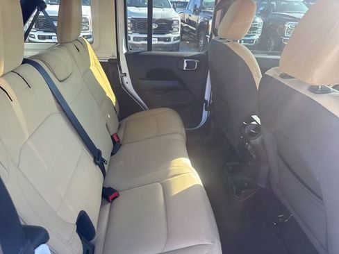 Used 2023 Jeep Wrangler Sahara image 17