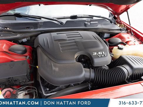 Used 2021 Dodge Challenger SXT w/ Driver Convenience Group RWD image 27