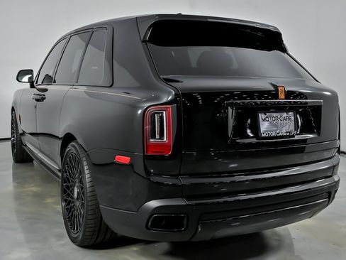 Used 2022 Rolls-Royce Cullinan w/ Dark Exterior Package image 10