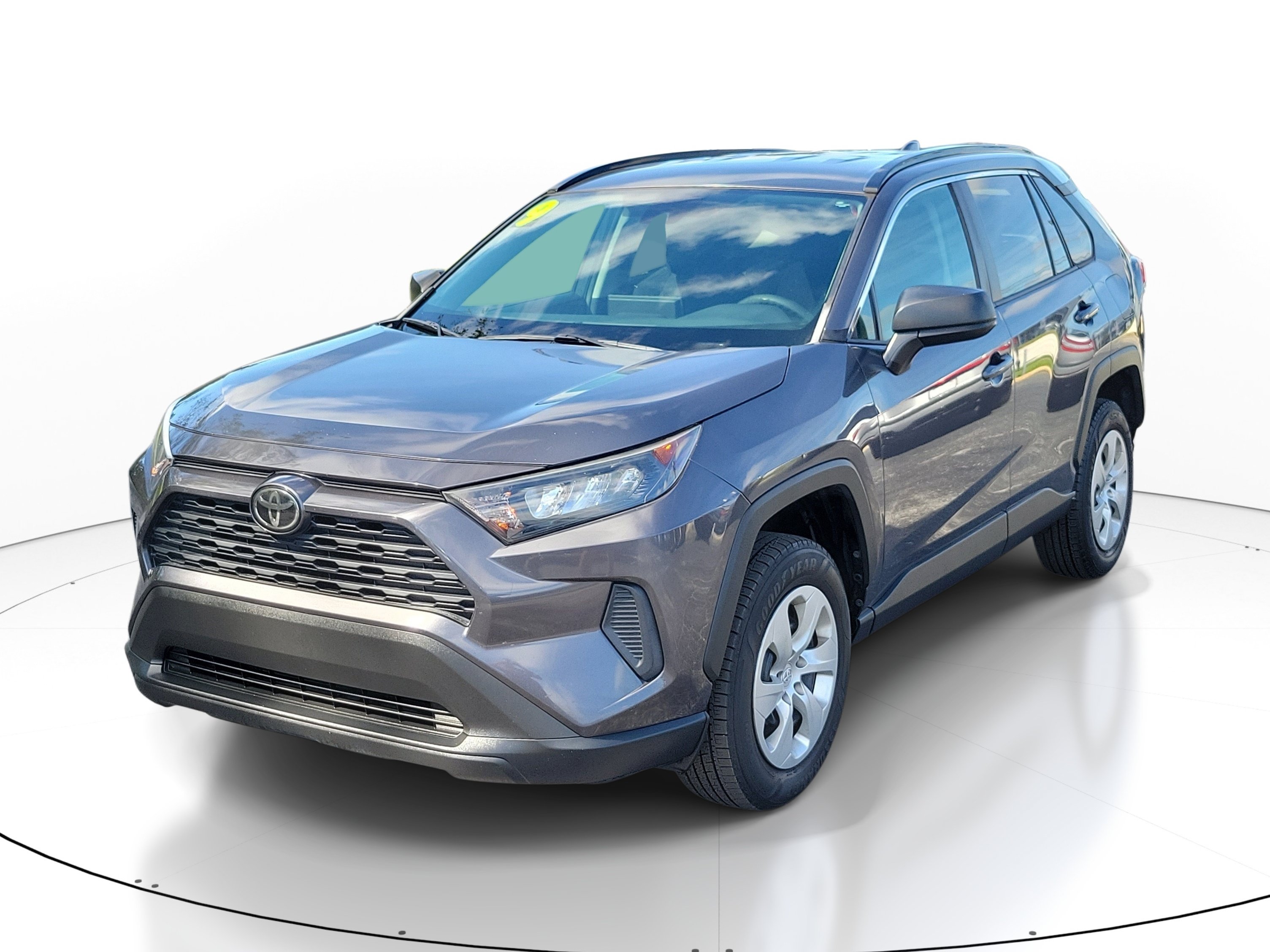 Used 2019 Toyota RAV4 LE FWD image 5