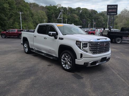 Used 2024 GMC Sierra 1500 Denali w/ Technology Package AWD/4WD image 3