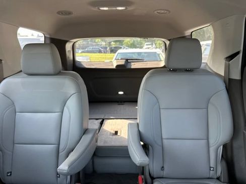 Used 2021 Chevrolet Traverse LT w/ LT Premium Package AWD/4WD image 12
