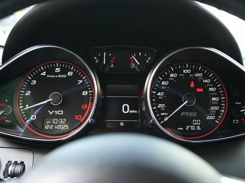 Used 2011 Audi R8 V10 image 16