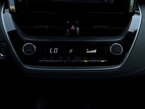 Used 2025 Toyota Corolla SE FWD image 24