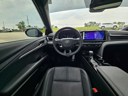 Used 2025 Toyota Camry XSE FWD image 13