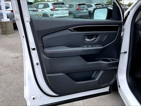Certified 2025 Honda Pilot EX-L image 17