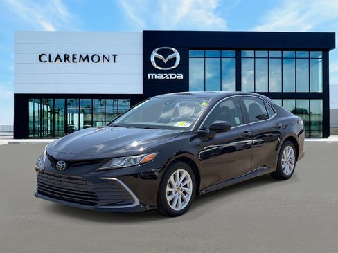 Used 2023 Toyota Camry LE FWD image 3