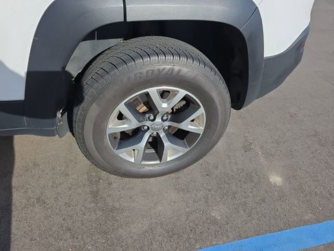 Used 2016 Jeep Cherokee Trailhawk w/ Cold Weather Group image 7