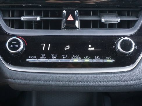 Used 2022 Toyota Corolla SE w/ SE Premium Package image 11