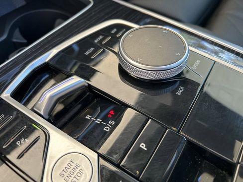 Used 2024 BMW X5 sDrive40i w/ M Sport Package image 8