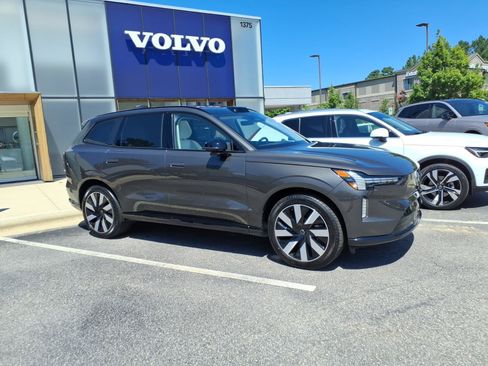 Used 2025 Volvo EX90 Ultra AWD/4WD image 2