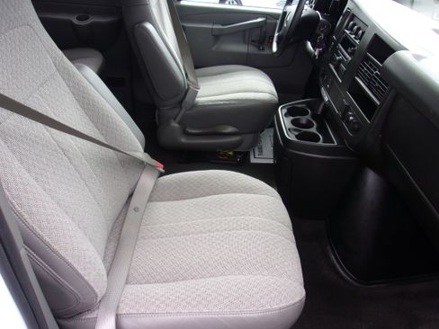 Used 2016 Chevrolet Express 3500 LT w/ LT Preferred Equipment Group image 28