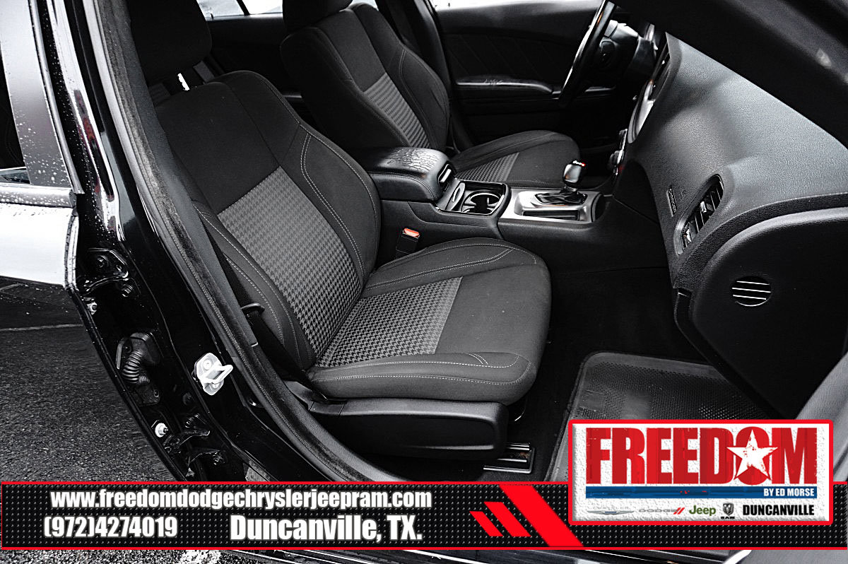 Used 2023 Dodge Charger SXT w/ Blacktop Package RWD image 15