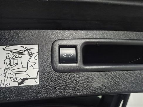 Used 2023 Toyota Highlander Platinum image 14