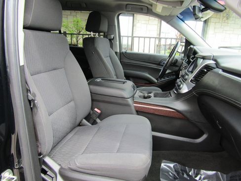 Used 2017 GMC Yukon SLE image 12