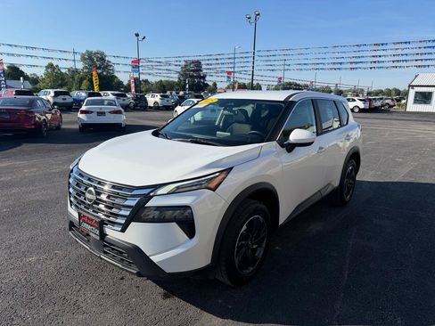 Used 2025 Nissan Rogue SV FWD image 10