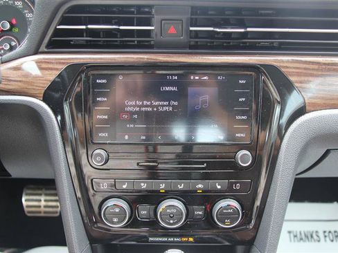 Used 2022 Volkswagen Passat 2.0T FWD image 33