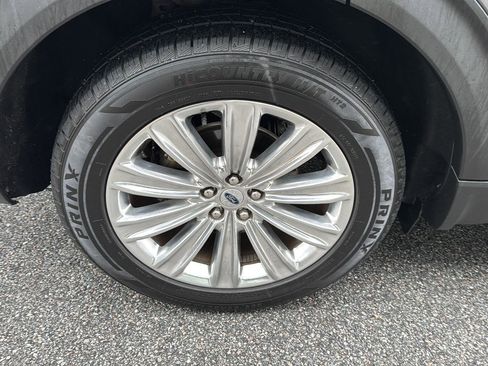 Certified 2022 Ford Explorer Limited w/ Equipment Group 301A image 33