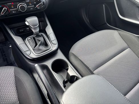 Used 2025 Kia Soul LX w/ LX Technology Package FWD image 40