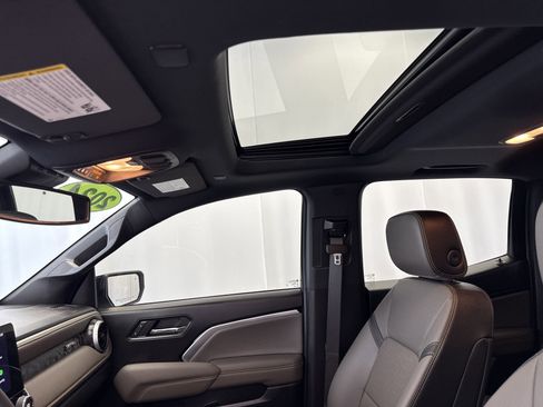 Used 2024 Chevrolet Colorado ZR2 w/ ZR2 Convenience Package III image 13