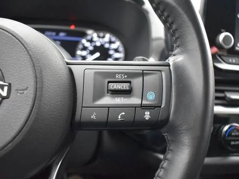 Used 2024 Nissan Pathfinder SV FWD image 22