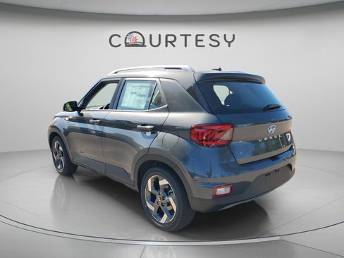 Certified 2025 Hyundai Venue SEL FWD image 4