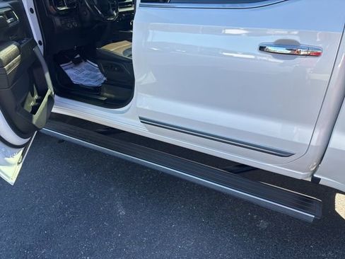 Used 2024 Chevrolet Silverado 1500 High Country image 16