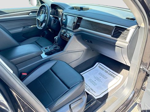 Used 2023 Volkswagen Atlas SE w/ Black Wheel Package image 13