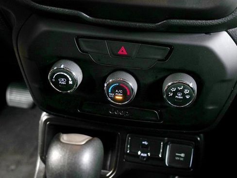 Used 2020 Jeep Renegade Sport w/ Sport Appearance Group image 15