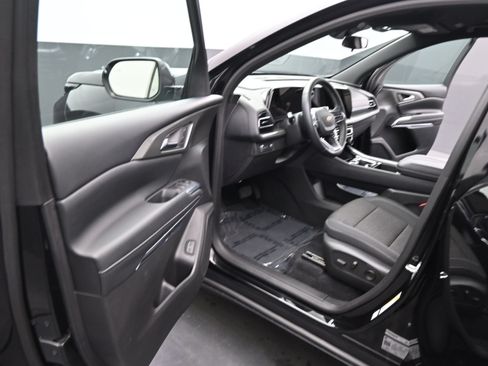 Certified 2026 Chevrolet Traverse LT FWD image 22