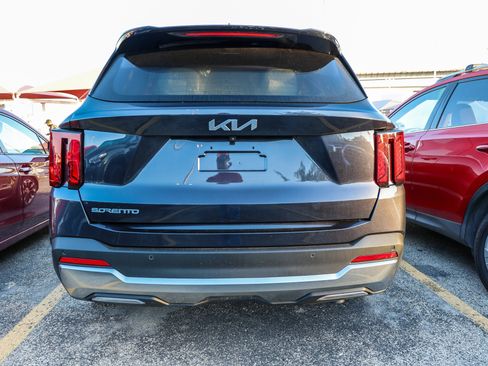 Used 2025 Kia Sorento EX w/ Panoramic Sunroof Package FWD image 9