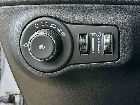 Used 2020 Jeep Compass Limited image 27