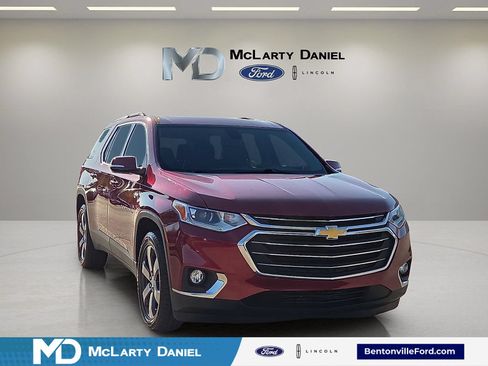 Used 2018 Chevrolet Traverse LT FWD image 1