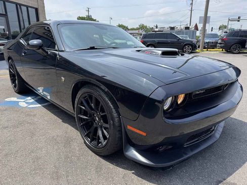 Used 2018 Dodge Challenger R/T Scat Pack RWD image 3