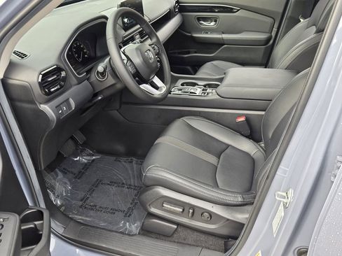 Used 2025 Honda Pilot Touring image 10