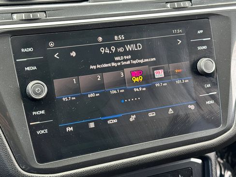 Used 2024 Volkswagen Tiguan SE image 25