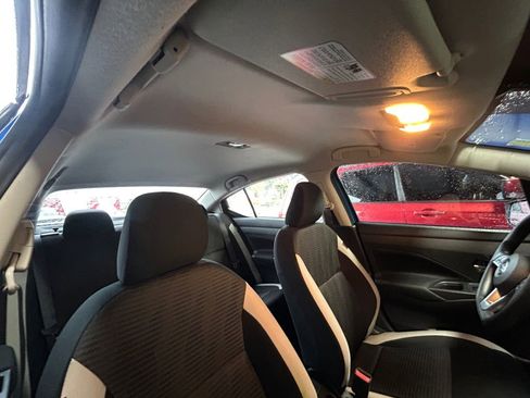 Used 2022 Nissan Versa SV image 27