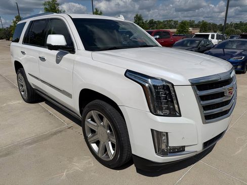 Used 2016 Cadillac Escalade Premium RWD image 3