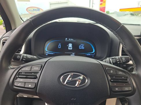 Used 2023 Hyundai Venue SEL FWD image 35