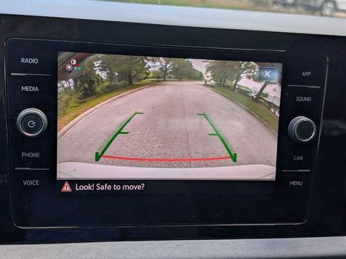 Used 2025 Volkswagen Jetta SE image 32